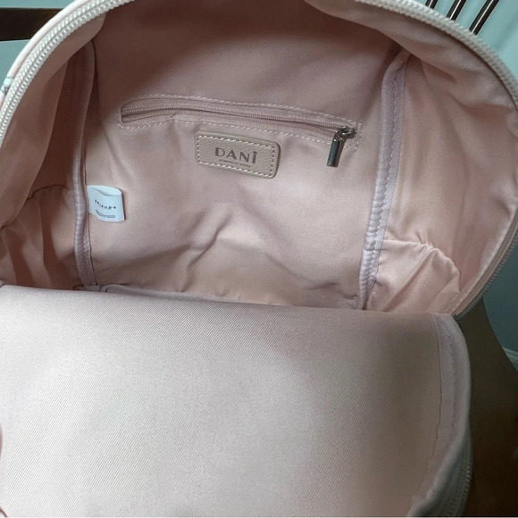 Danielle Nicole Friends mini Backpack Purse Light Pink Friends + Keychain Sofa - Picture 6 of 14